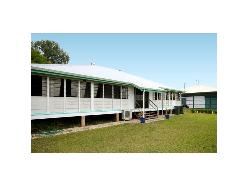 19 Owen Street, Mossman QLD 4873