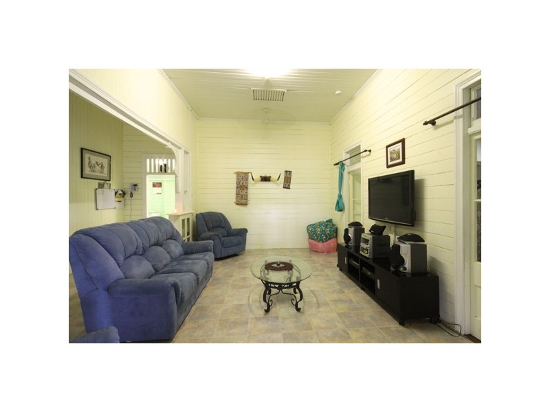 19 Owen Street, Mossman QLD 4873