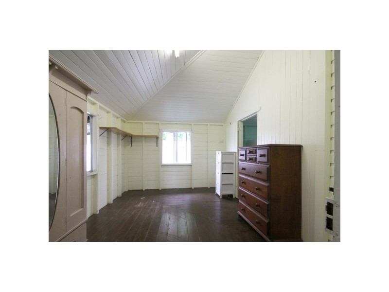 19 Owen Street, Mossman QLD 4873