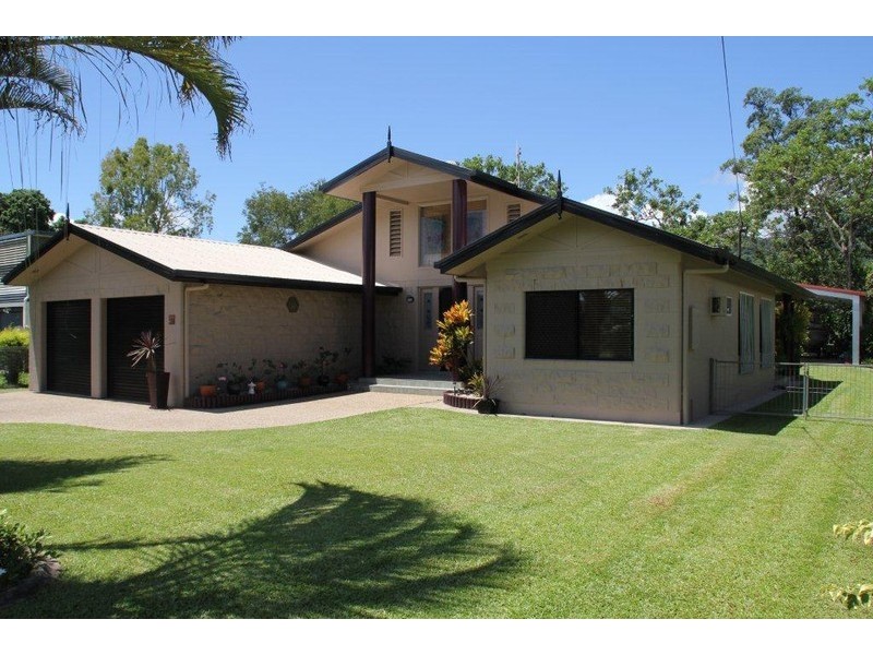 25 Maxwell Street, Mossman QLD 4873