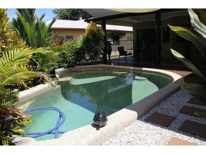 25 Maxwell Street, Mossman QLD 4873