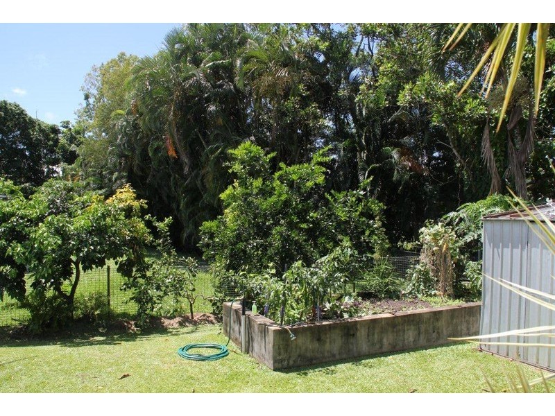 25 Maxwell Street, Mossman QLD 4873