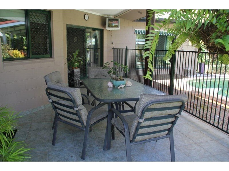 25 Maxwell Street, Mossman QLD 4873