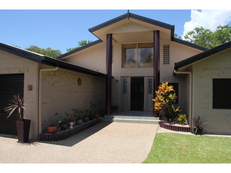 25 Maxwell Street, Mossman QLD 4873
