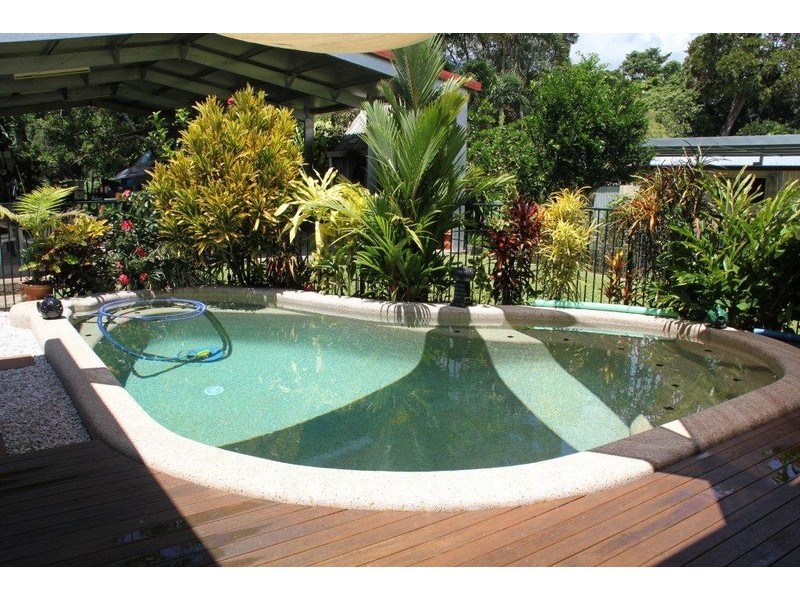 25 Maxwell Street, Mossman QLD 4873