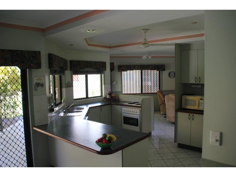 25 Maxwell Street, Mossman QLD 4873