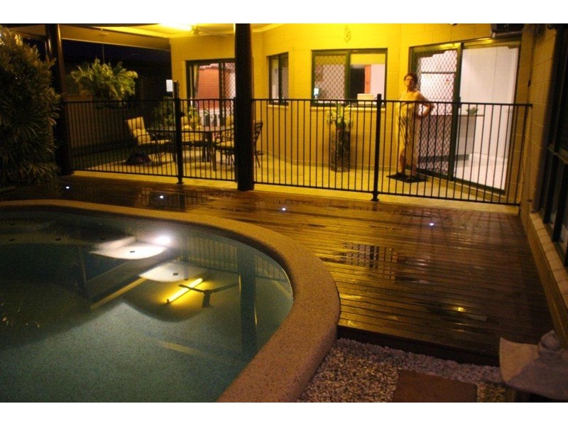 25 Maxwell Street, Mossman QLD 4873