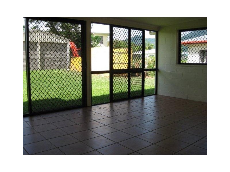 6 Middlemiss Street, Mossman QLD 4873