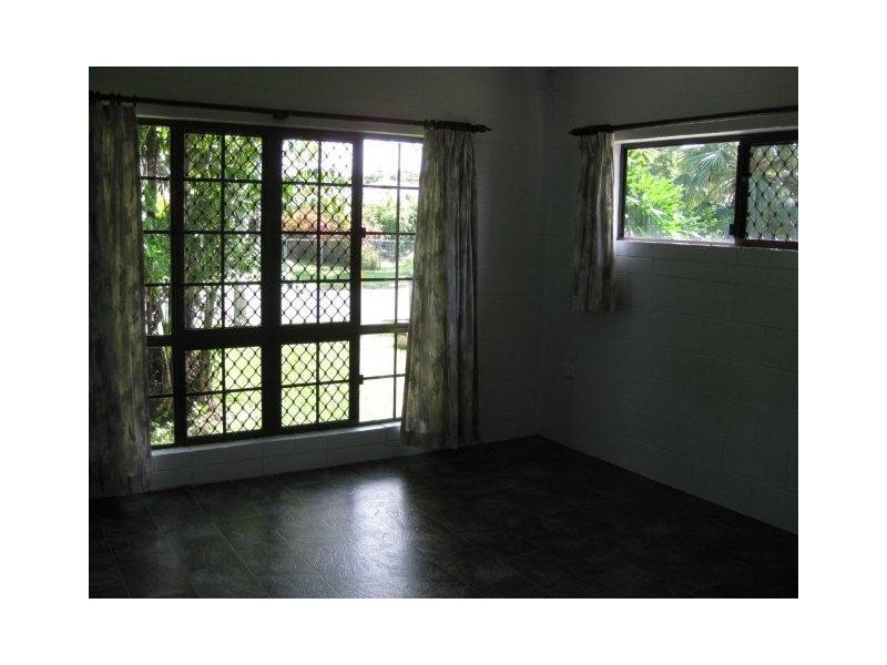 6 Middlemiss Street, Mossman QLD 4873