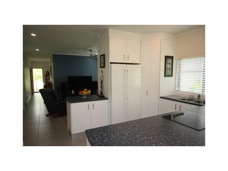 11 Forest Glen Rd, Mossman QLD 4873