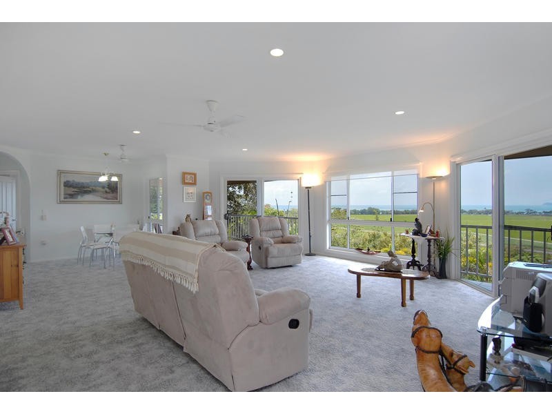 13 Hibiscus Court, Rocky Point QLD 4873