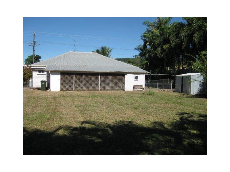 15 Grogan Street, Mossman QLD 4873