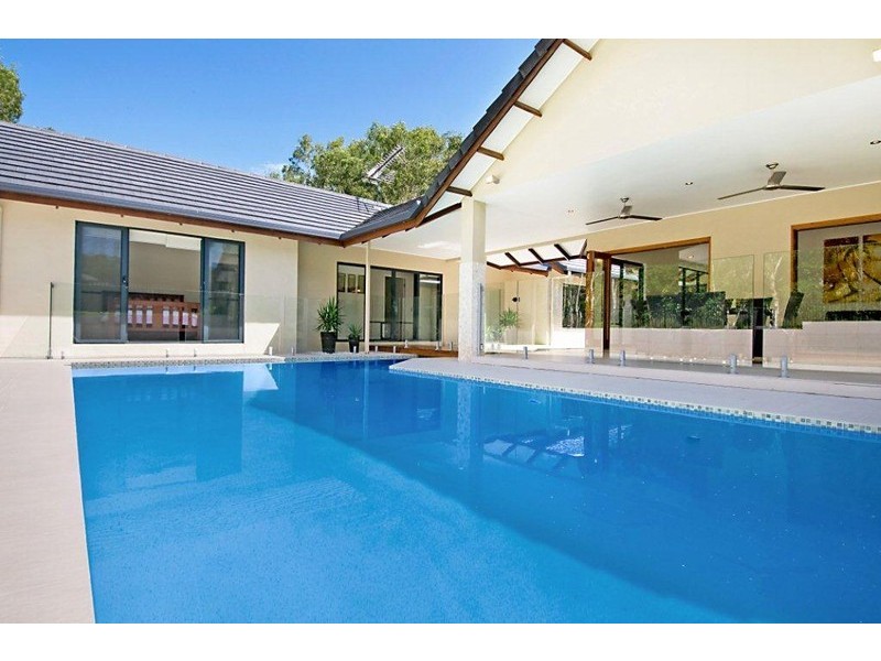 6 Nancy Close, Oak Beach QLD 4877