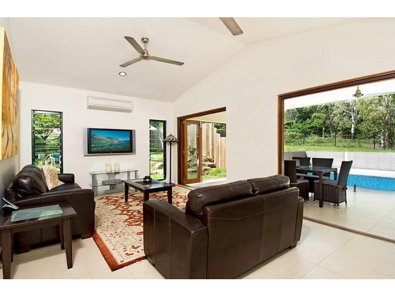 6 Nancy Close, Oak Beach QLD 4877