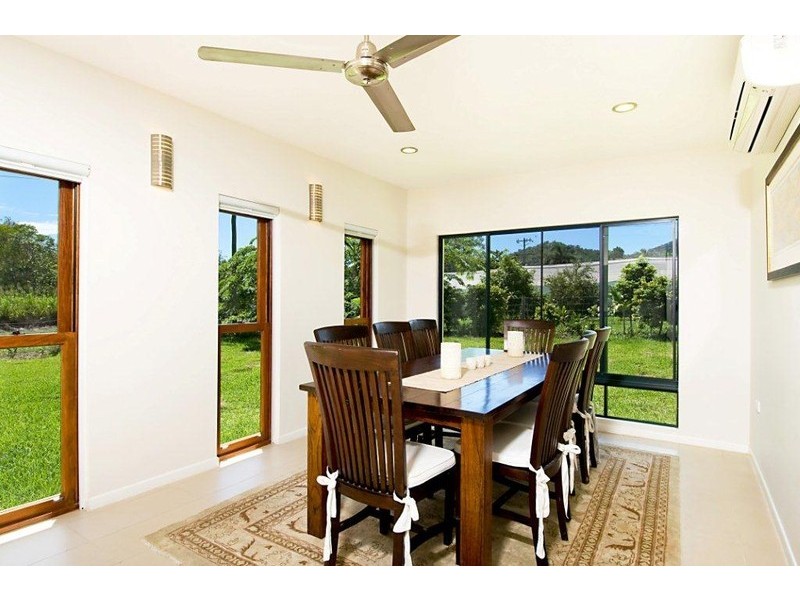 6 Nancy Close, Oak Beach QLD 4877