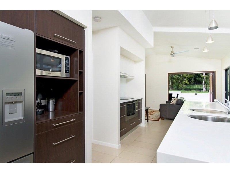 6 Nancy Close, Oak Beach QLD 4877