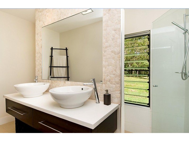 6 Nancy Close, Oak Beach QLD 4877