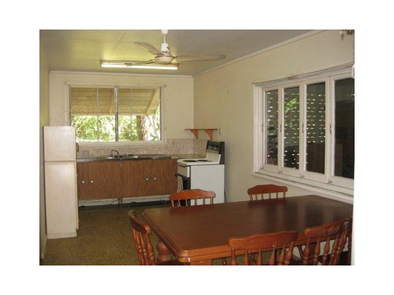 17 Maxwell Street, Mossman QLD 4873