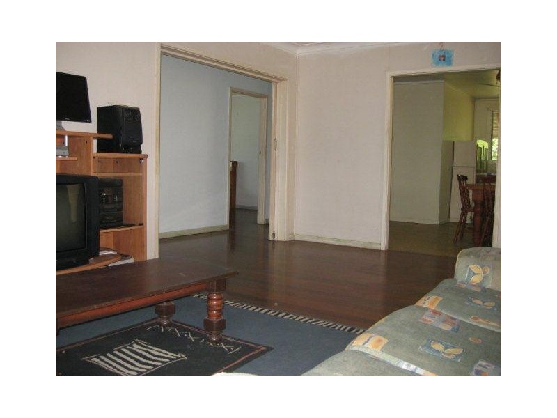 17 Maxwell Street, Mossman QLD 4873