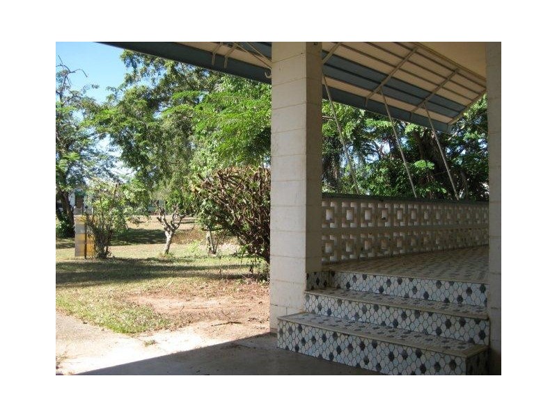 17 Maxwell Street, Mossman QLD 4873