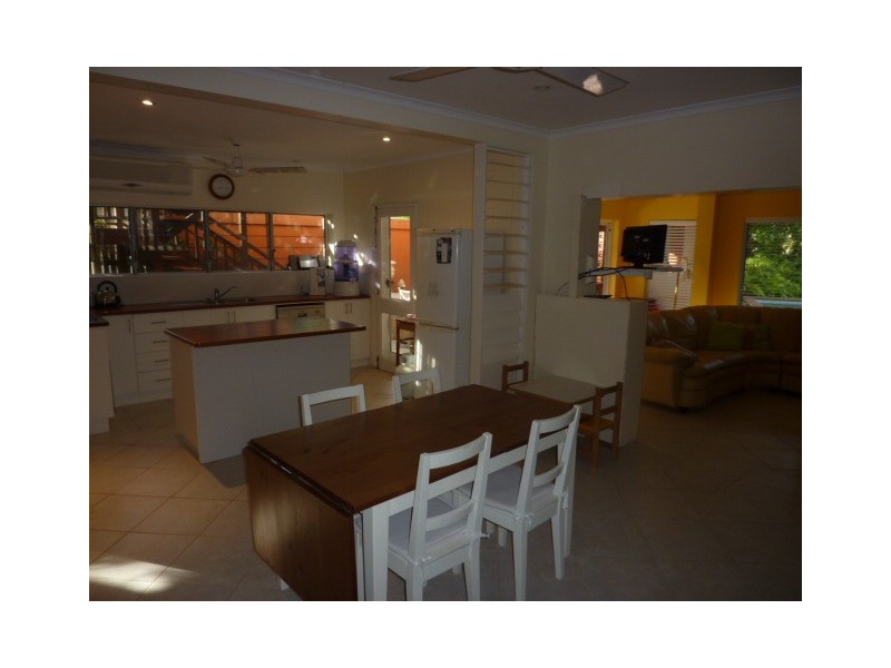 302 Port Douglas Rd (2 Seabrook Av), Port Douglas QLD 4877