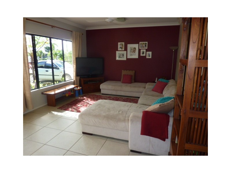 18 White Oak Ave, Mossman QLD 4873