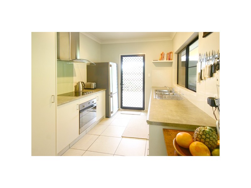 18 White Oak Ave, Mossman QLD 4873