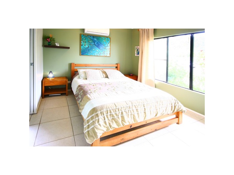 18 White Oak Ave, Mossman QLD 4873