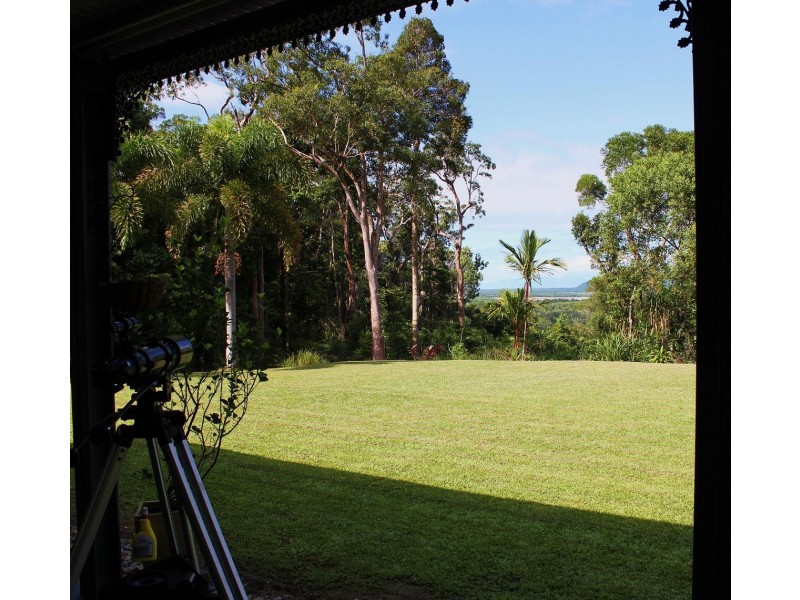 21 Forest Close FOREST CREEK, Daintree QLD 4873