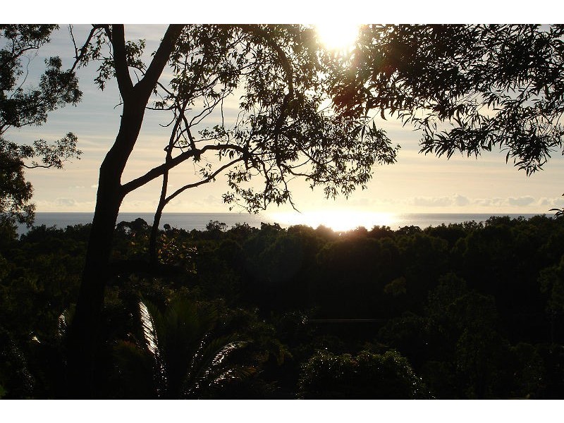 4 Finlay Crescent, Oak Beach QLD 4877