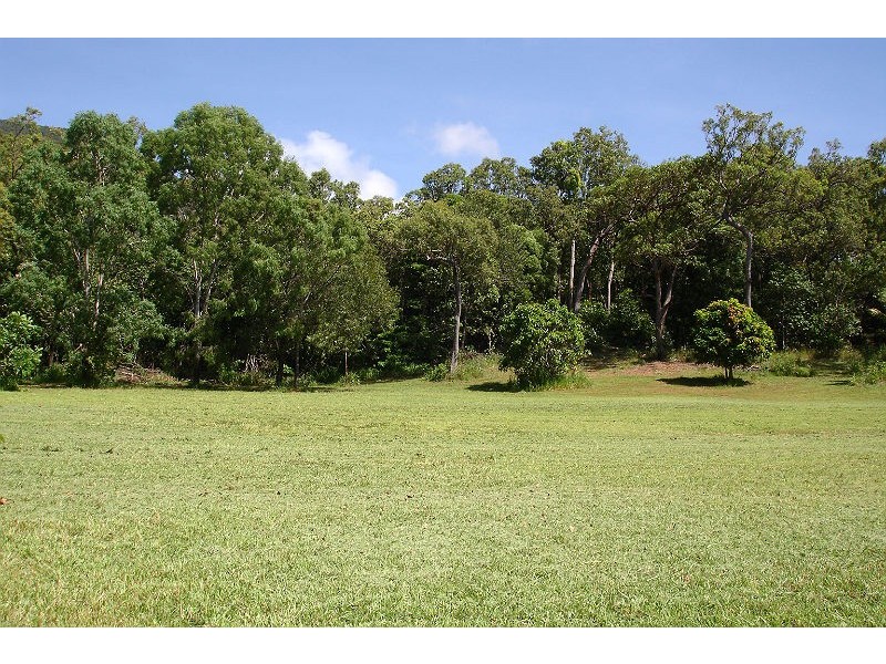 4 Finlay Crescent, Oak Beach QLD 4877