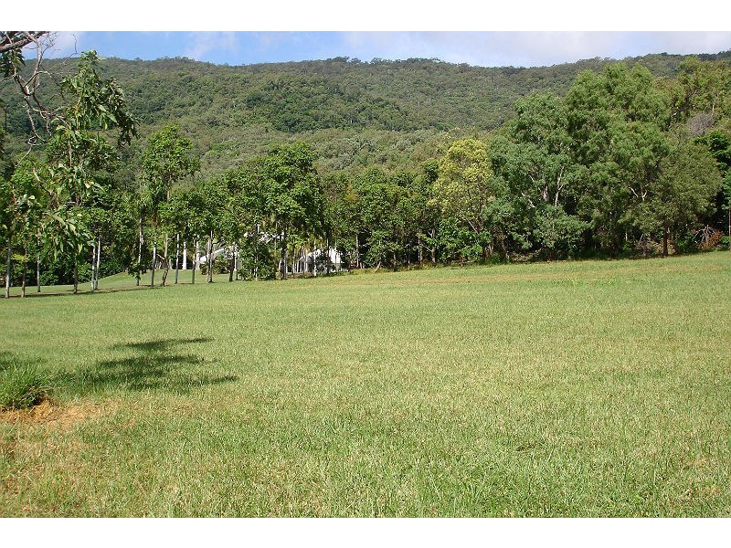 4 Finlay Crescent, Oak Beach QLD 4877