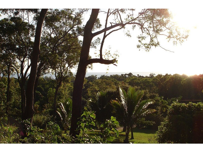 4 Finlay Crescent, Oak Beach QLD 4877