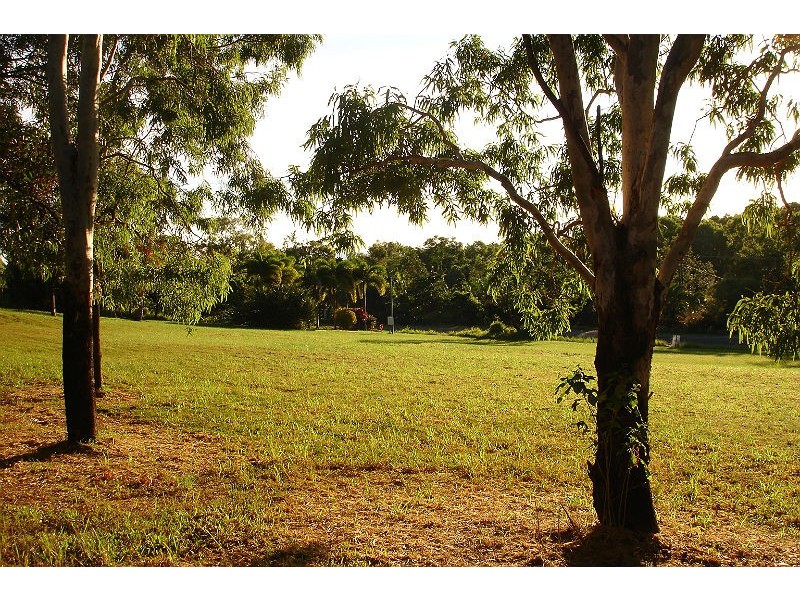 4 Finlay Crescent, Oak Beach QLD 4877