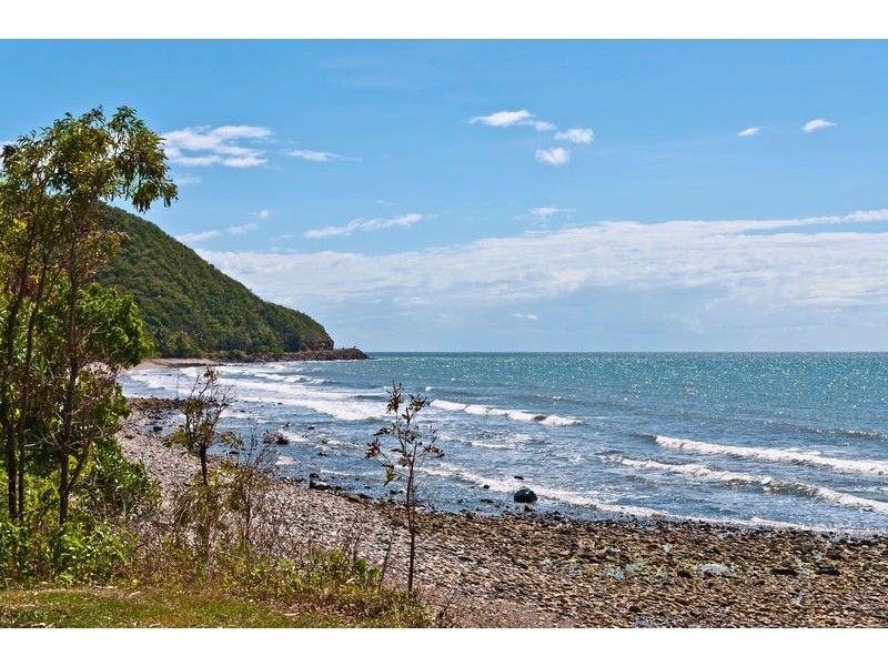 9 Toll Gate Rd, Oak Beach QLD 4877