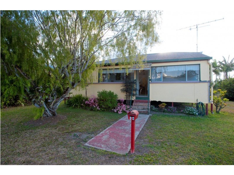 18 Mossman Street, Mossman QLD 4873