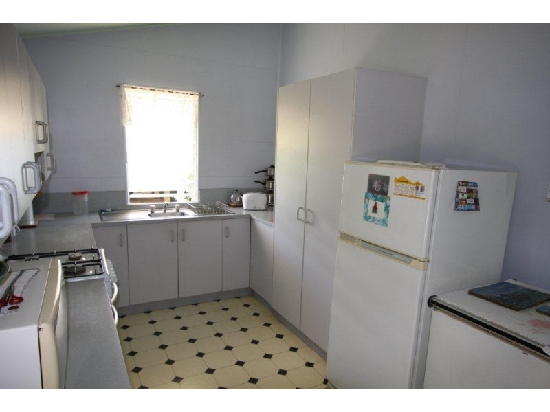 18 Mossman Street, Mossman QLD 4873