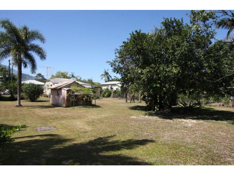 18 Mossman Street, Mossman QLD 4873