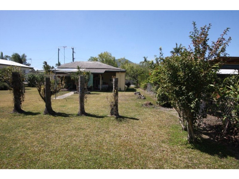 18 Mossman Street, Mossman QLD 4873