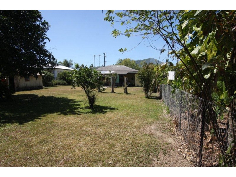 18 Mossman Street, Mossman QLD 4873