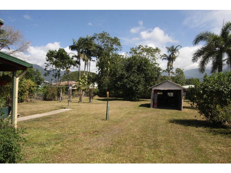 18 Mossman Street, Mossman QLD 4873