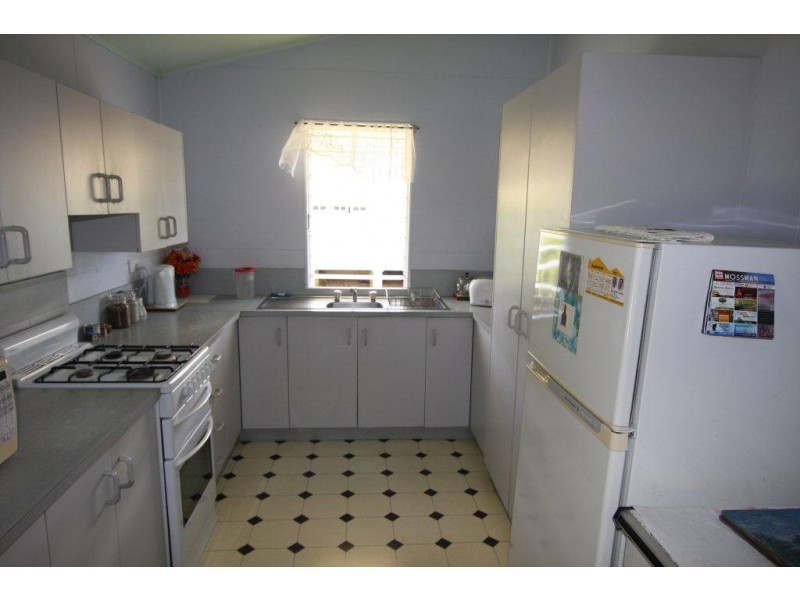 18 Mossman Street, Mossman QLD 4873