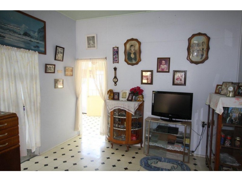 18 Mossman Street, Mossman QLD 4873