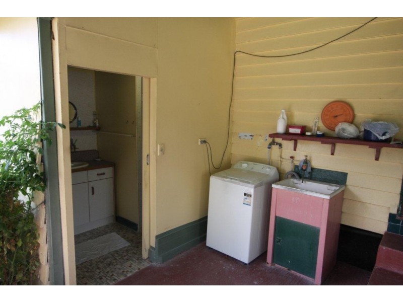 18 Mossman Street, Mossman QLD 4873