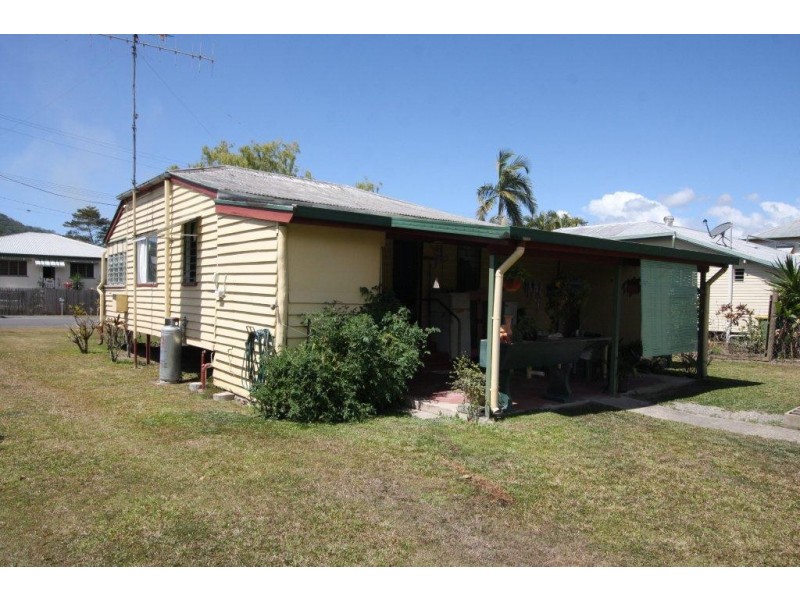 18 Mossman Street, Mossman QLD 4873