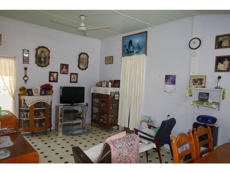 18 Mossman Street, Mossman QLD 4873