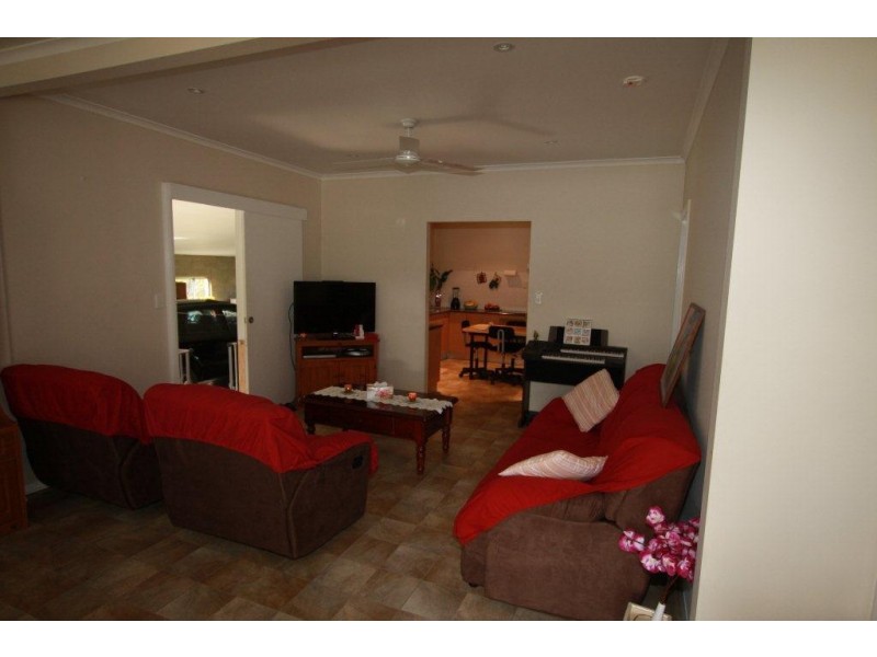 33 Pringle Street, Mossman QLD 4873