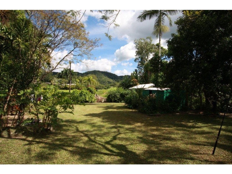 33 Pringle Street, Mossman QLD 4873