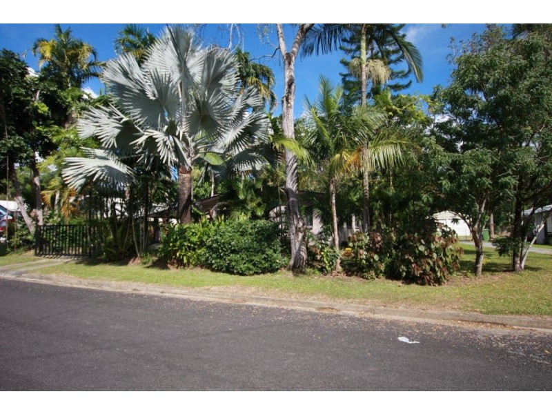 33 Pringle Street, Mossman QLD 4873