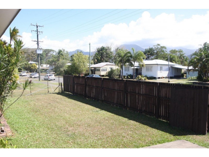 25 Mossman Street, Mossman QLD 4873